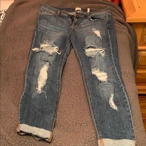 “Sexy Boyfriend” ripped jeans